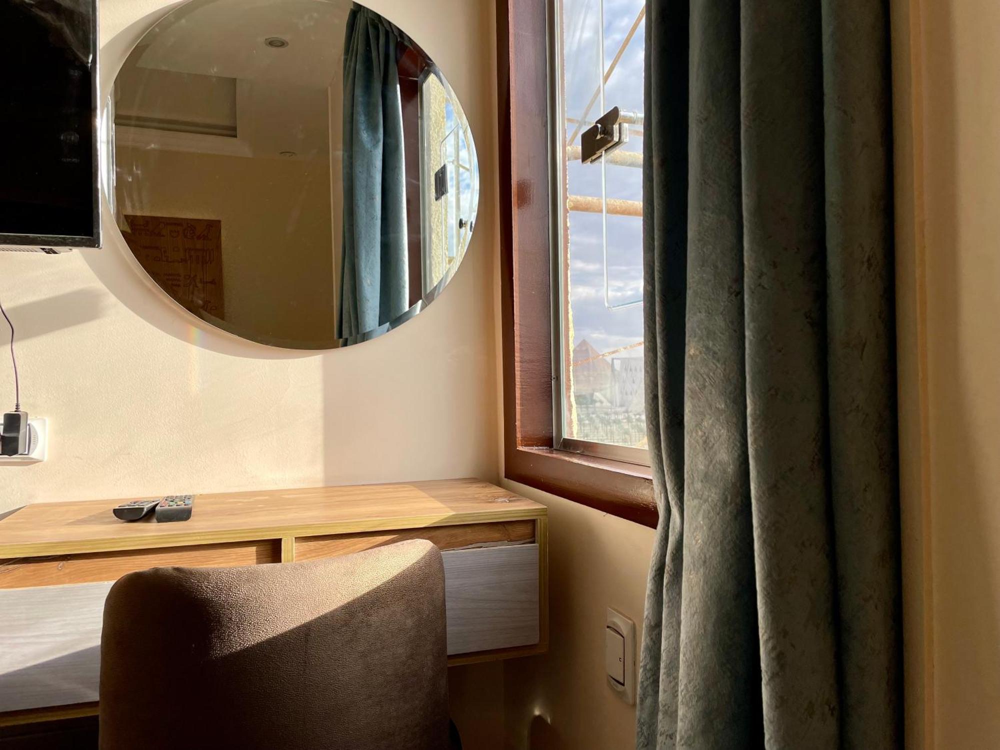 Pyramuse Inn Nazlet el Simman Екстер'єр фото